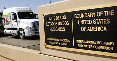 Mexicaan truck crossing over U.S. Mexico border