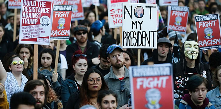 Thousands across the USA protest Trump victory